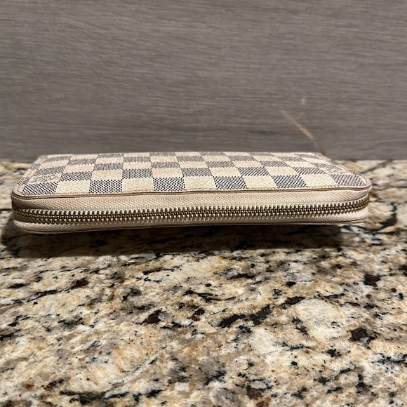 Louis Vuitton Damier Azur Zippy Wallet - Picture 5 of 10